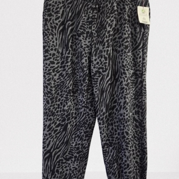 Secret Treasures Black and Gray Animal Print Pajama Pants - Picture 1 of 4